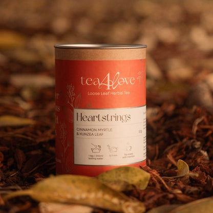Tea4love Heartstrings tea can on a leafy ground